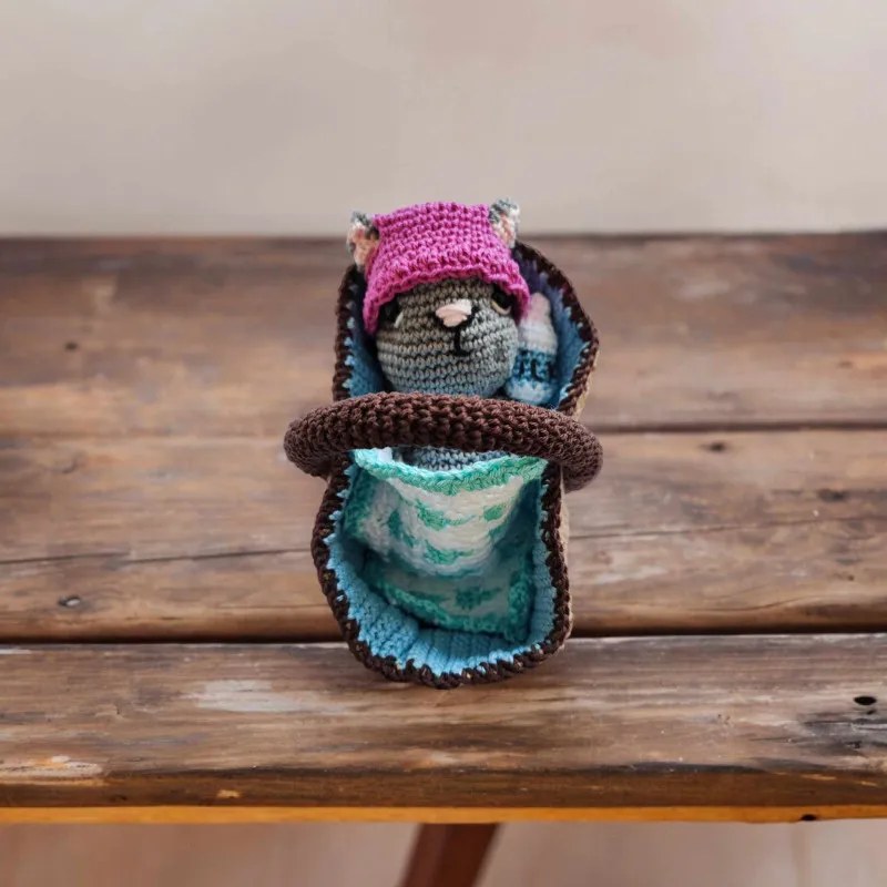 Peluche bebe chat artisanale crochet avec accessoires