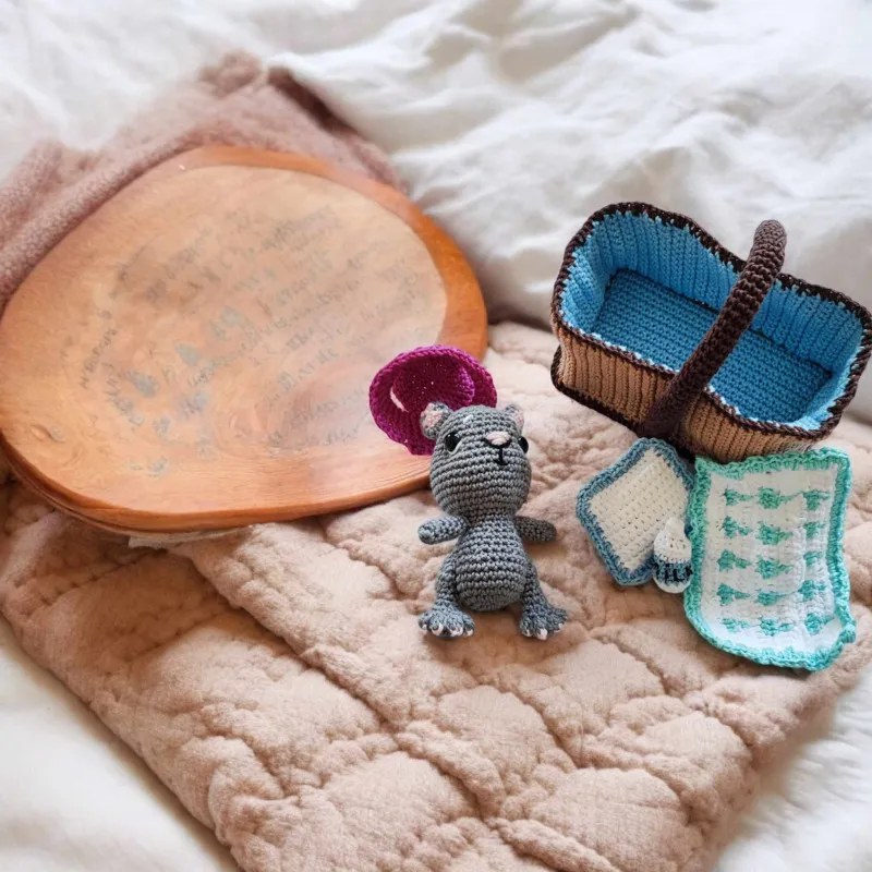 Peluche bebe chat artisanale crochet avec accessoires