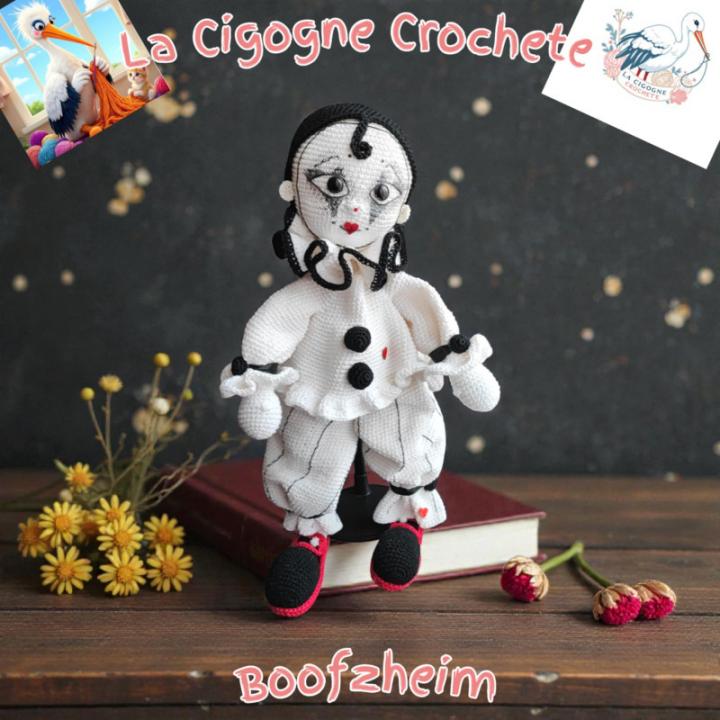 Pierrot crochet fait main poupée artisanale