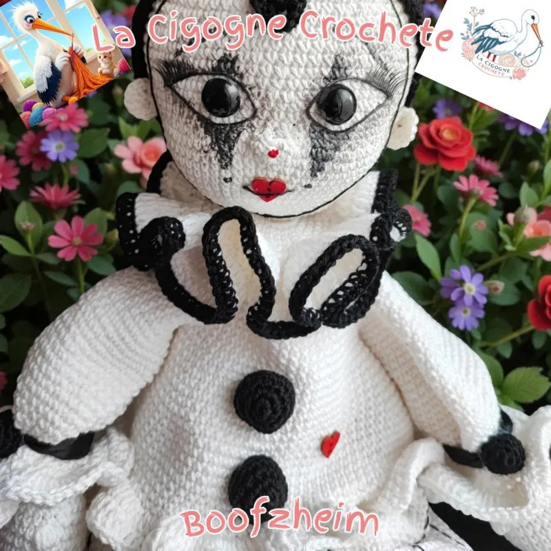 Pierrot crochet fait main poupée artisanale