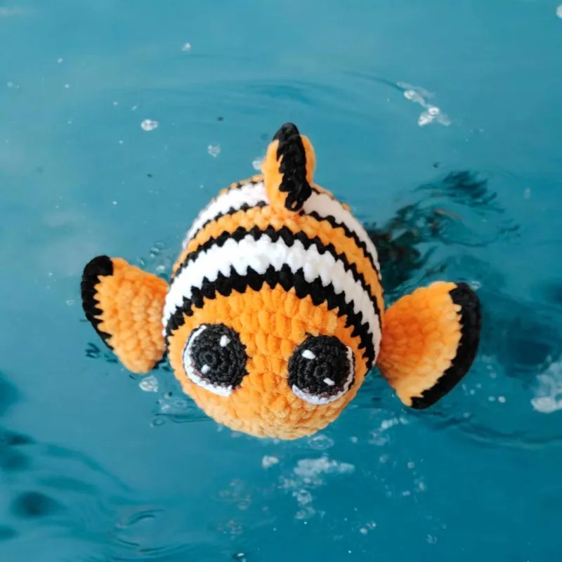 Poisson clown crochet fait main peluche artisanale