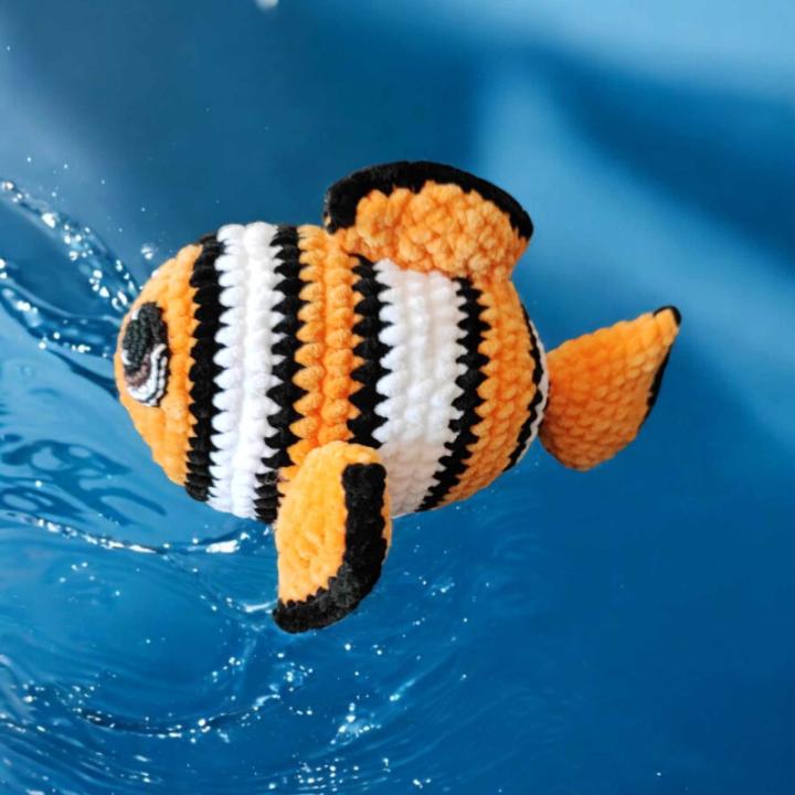 Poisson clown crochet fait main peluche artisanale