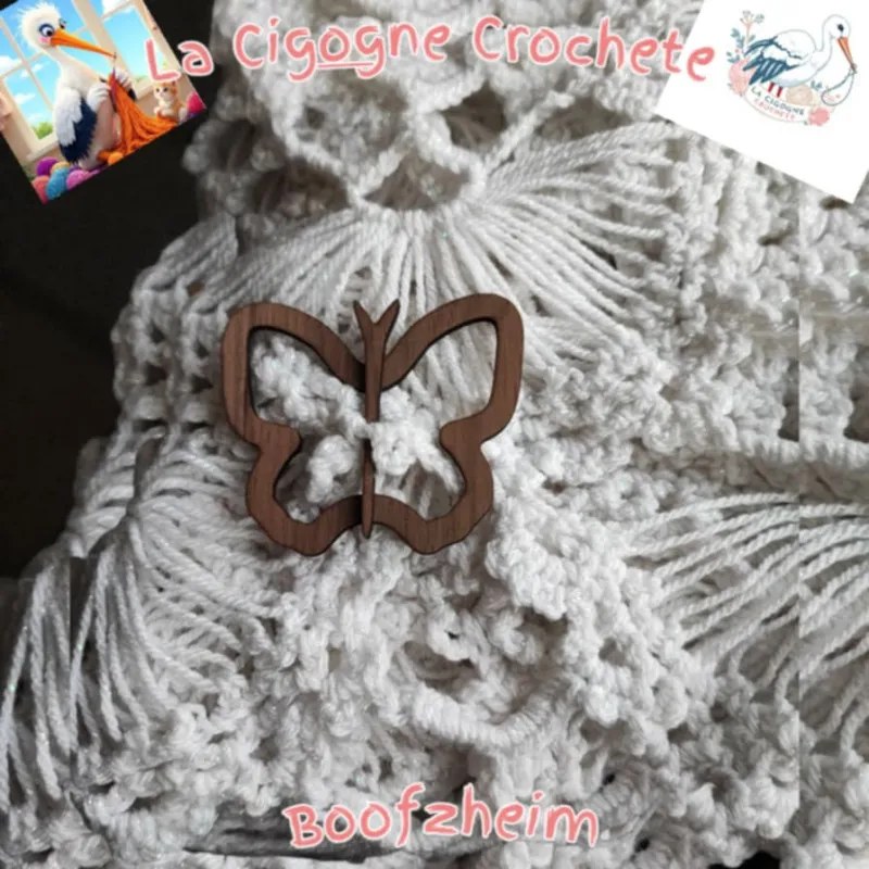 Broche papillon pour chale en bois