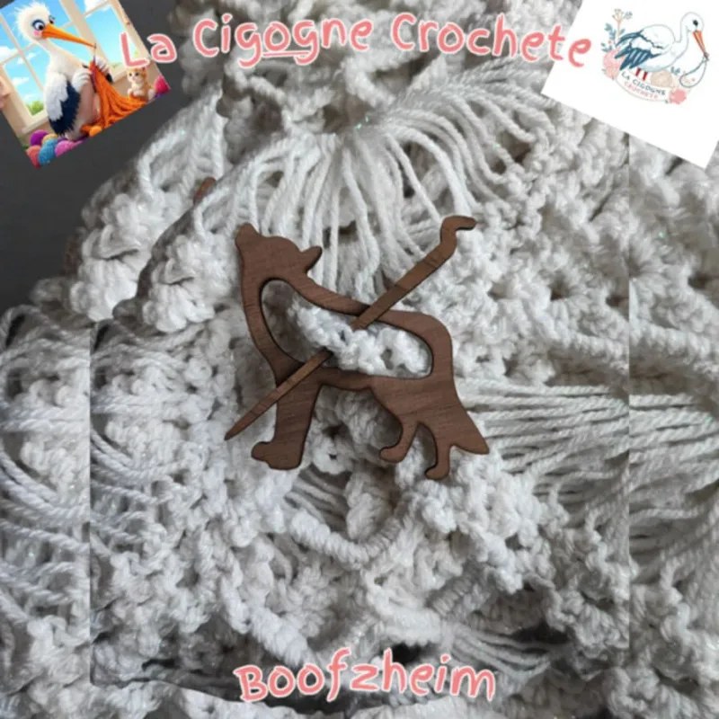 Broche loup pour chale en bois