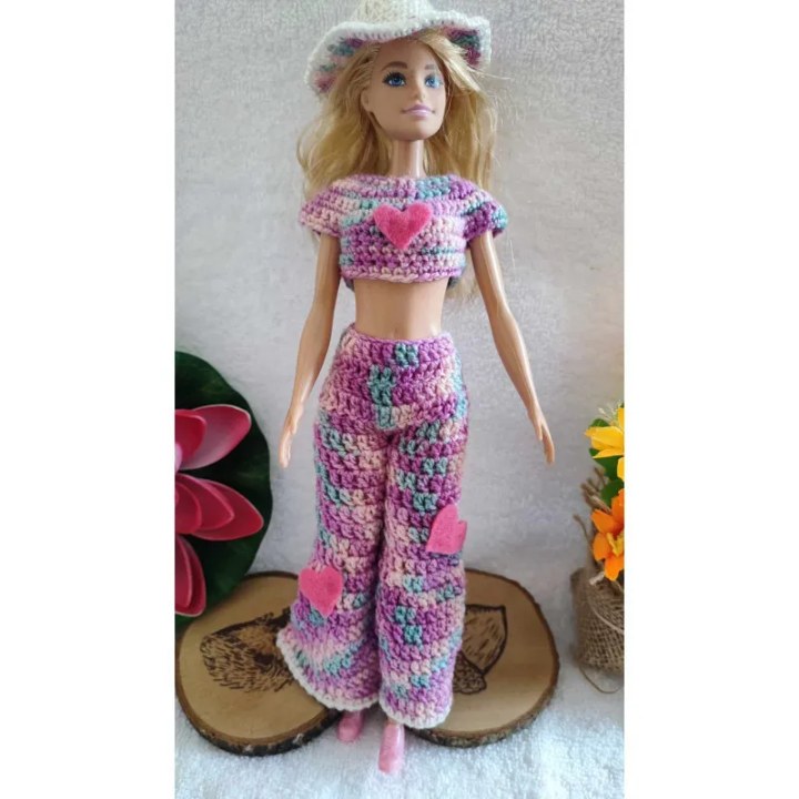 Vêtements Barbie modèle 1 crochet fait main