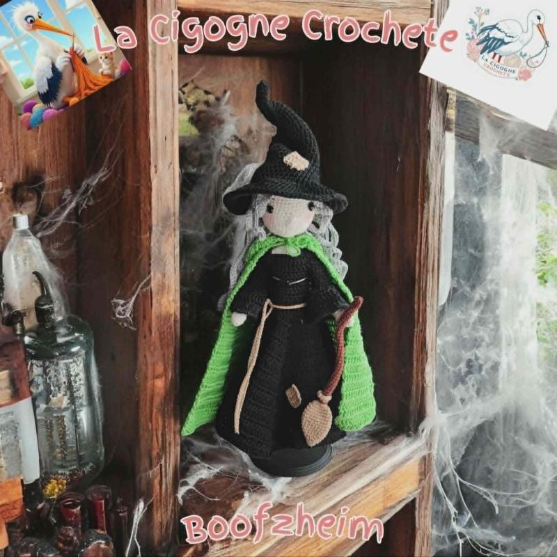 sorcière au crochet modèle 1 fait main décoration Halloween artisanale