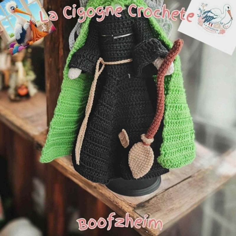 sorcière au crochet modèle 1 fait main décoration Halloween artisanale