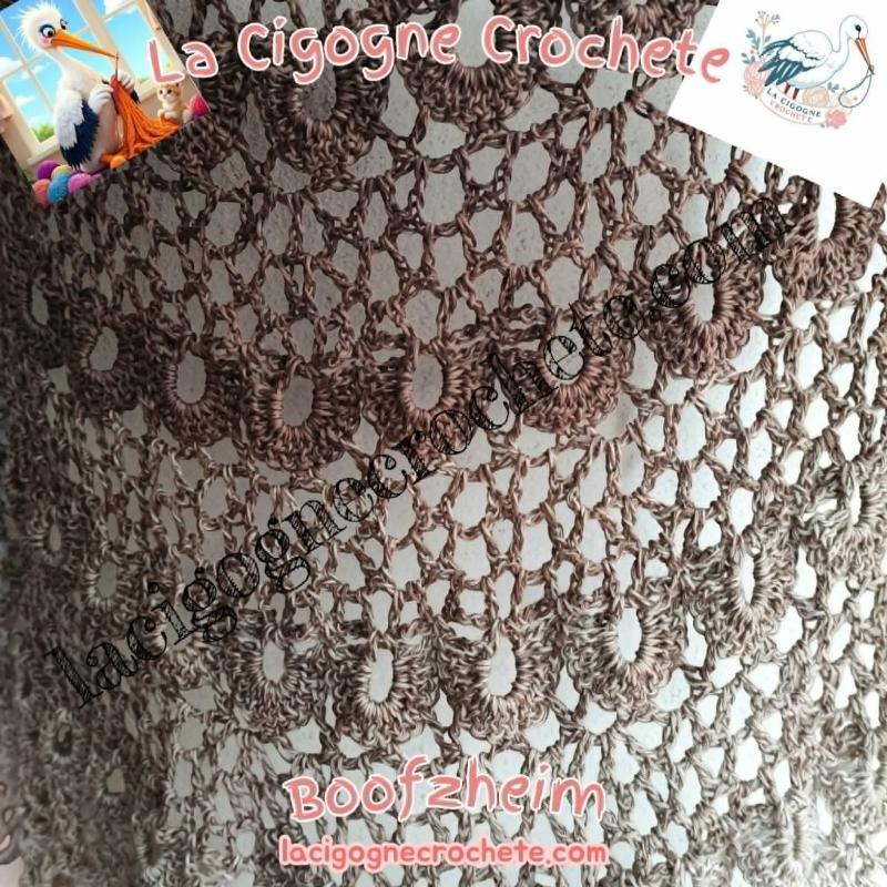 châle crochet modèle 14 fait main vêtement artisanal élégant