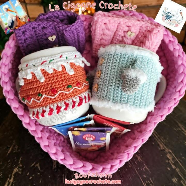 coffret cadeau corbeille cœur avec mugs tisanes et accessoires fait main La Cigogne Crochete