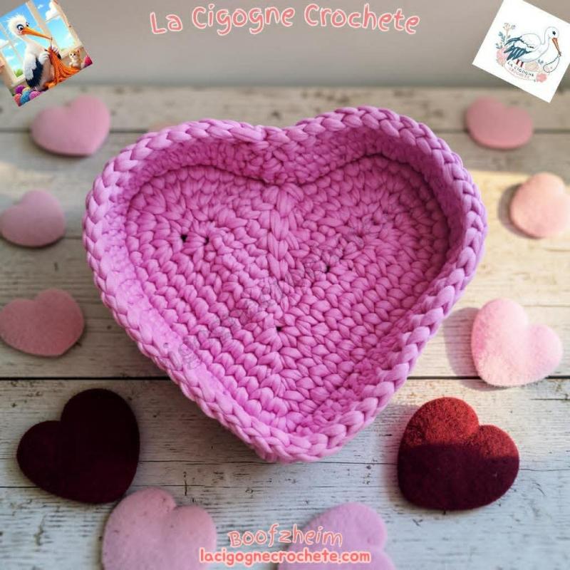 coffret cadeau corbeille cœur avec mugs tisanes et accessoires fait main La Cigogne Crochete