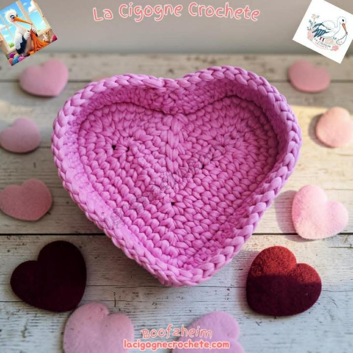 coffret cadeau corbeille cœur avec mugs tisanes et accessoires fait main La Cigogne Crochete