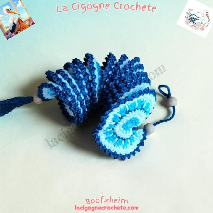 girouette décorative au crochet modèle 1 bleu turquoise et blanc fait main La Cigogne Crochete