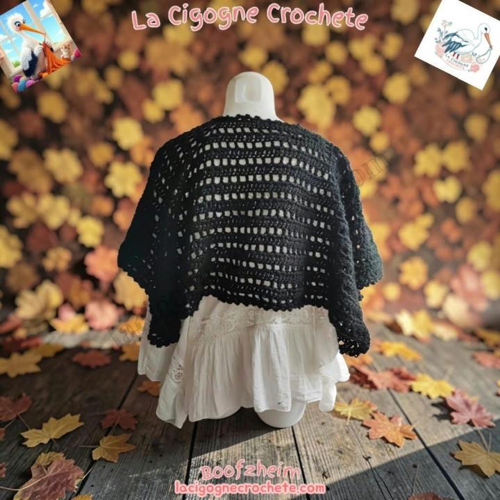Cape chauffe-épaules au crochet noir fait main