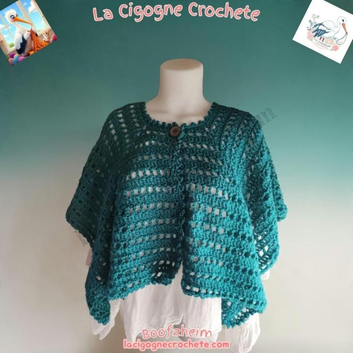 Cape chauffe-épaules au crochet bleu canard fait main modèle 3