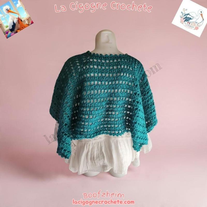 Cape chauffe-épaules crochet bleu canard vue de dos modèle 3