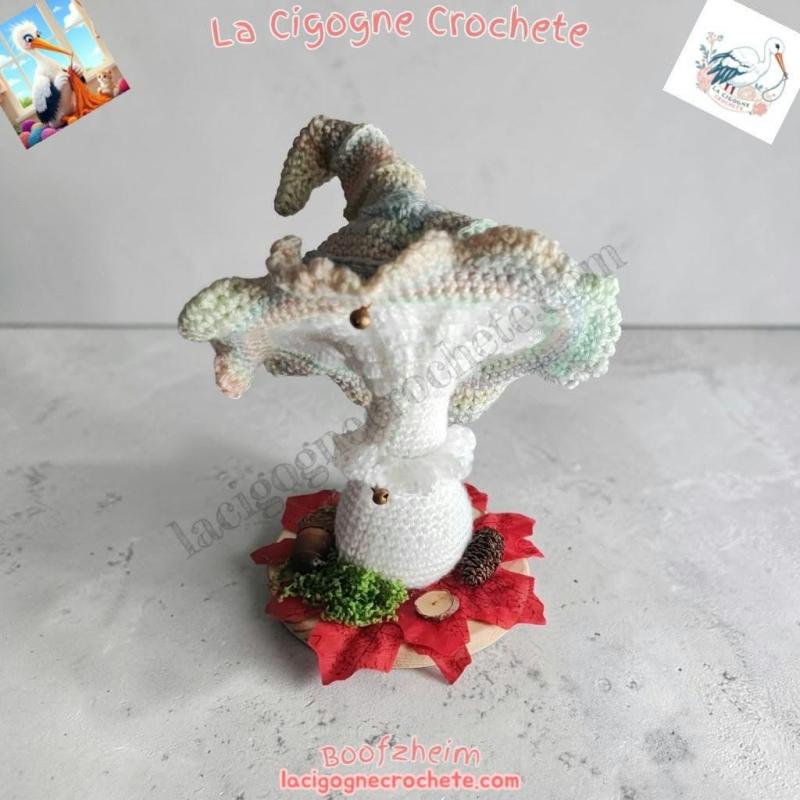 Champignon magique crochet modèle 11 chapeau pastel sur socle bois