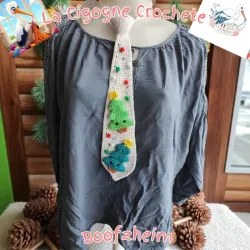 Cravate moche de Noel crochet fait main modele 1 blanche