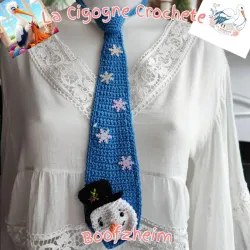 Cravate moche de Noel crochet fait main modele 4 bleue