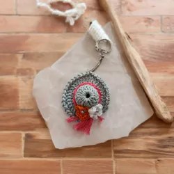 Porte clés chapeau crochet fait main modèle 4