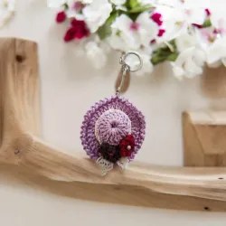 Porte clés chapeau crochet fait main modèle 5