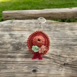 Porte clés chapeau crochet fait main modèle 10