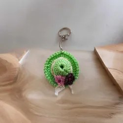 Porte clés chapeau crochet fait main modèle 12