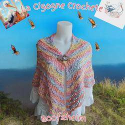 châle crochet modèle 12 fait main porté de face La Cigogne Crochete