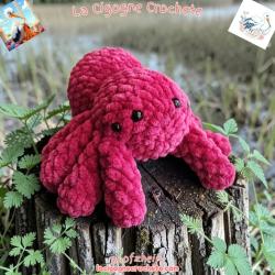 Bébé araignée rose fuchsia au crochet modèle 2 avec yeux noirs