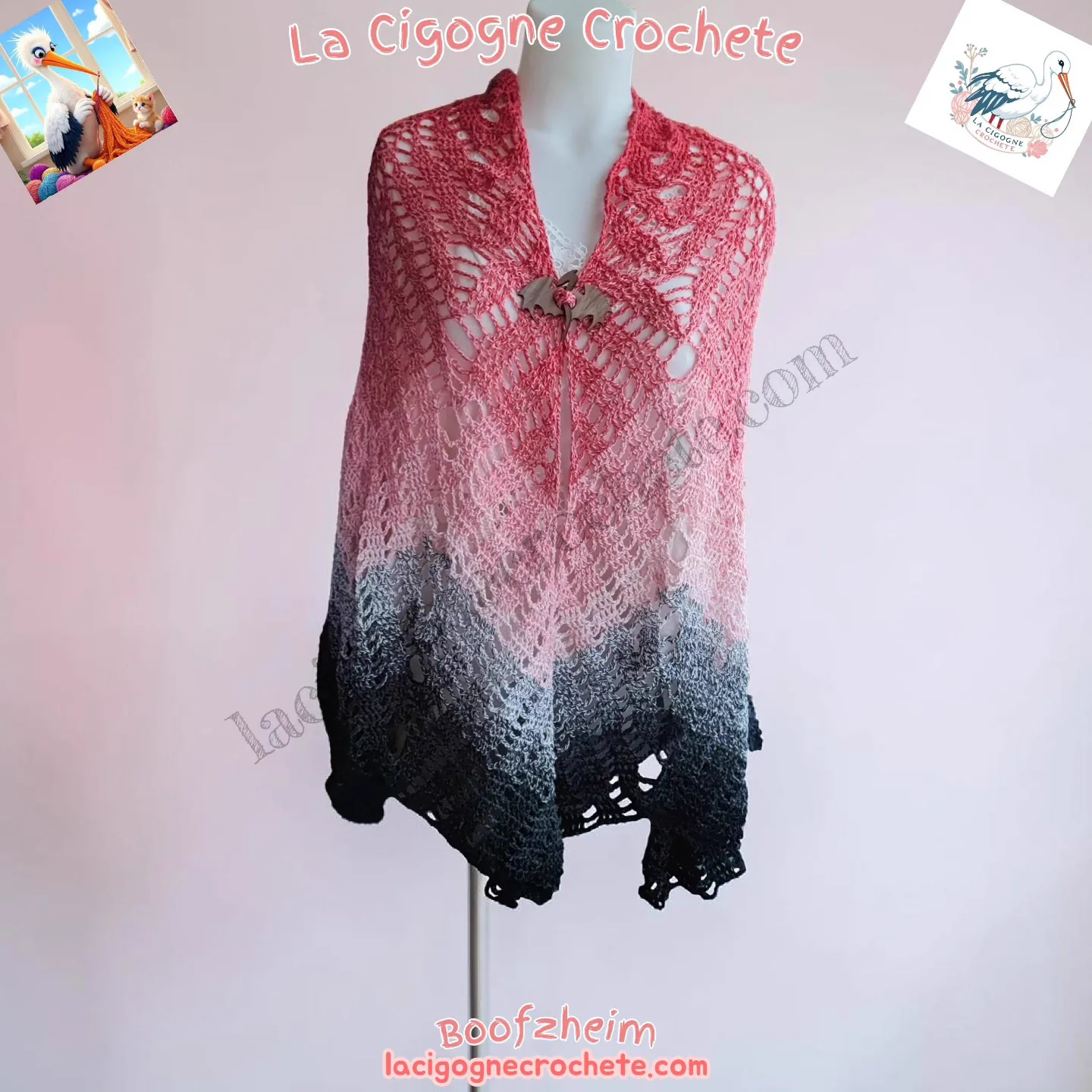 Châle modèle 2 au crochet présenté de face